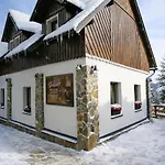 Feriehus S Privatnim Wellness V Podkrkonosi
